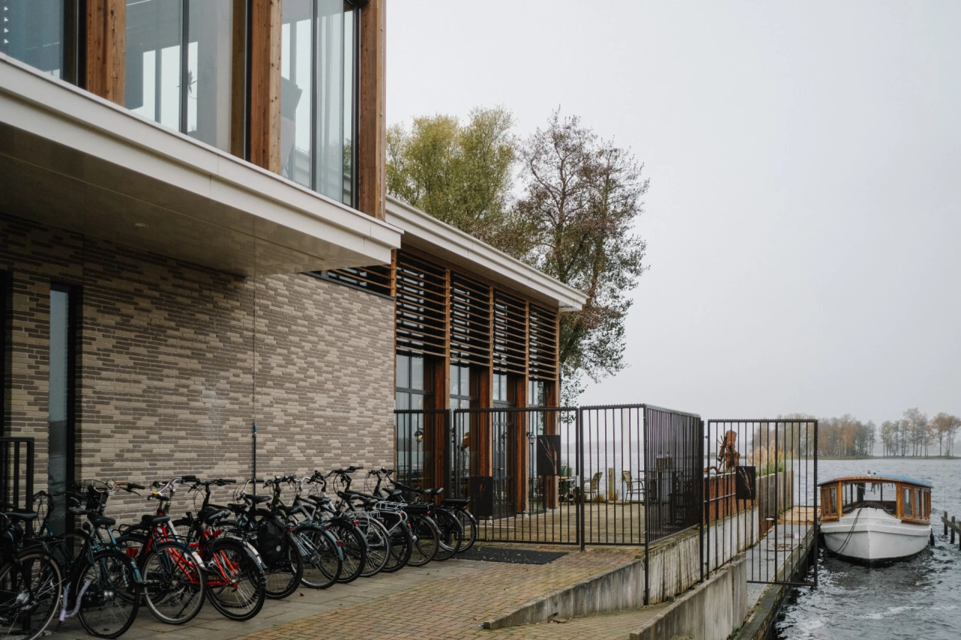 Fietsen staan geparkeerd bij de Rietschans tijdens het IDTE