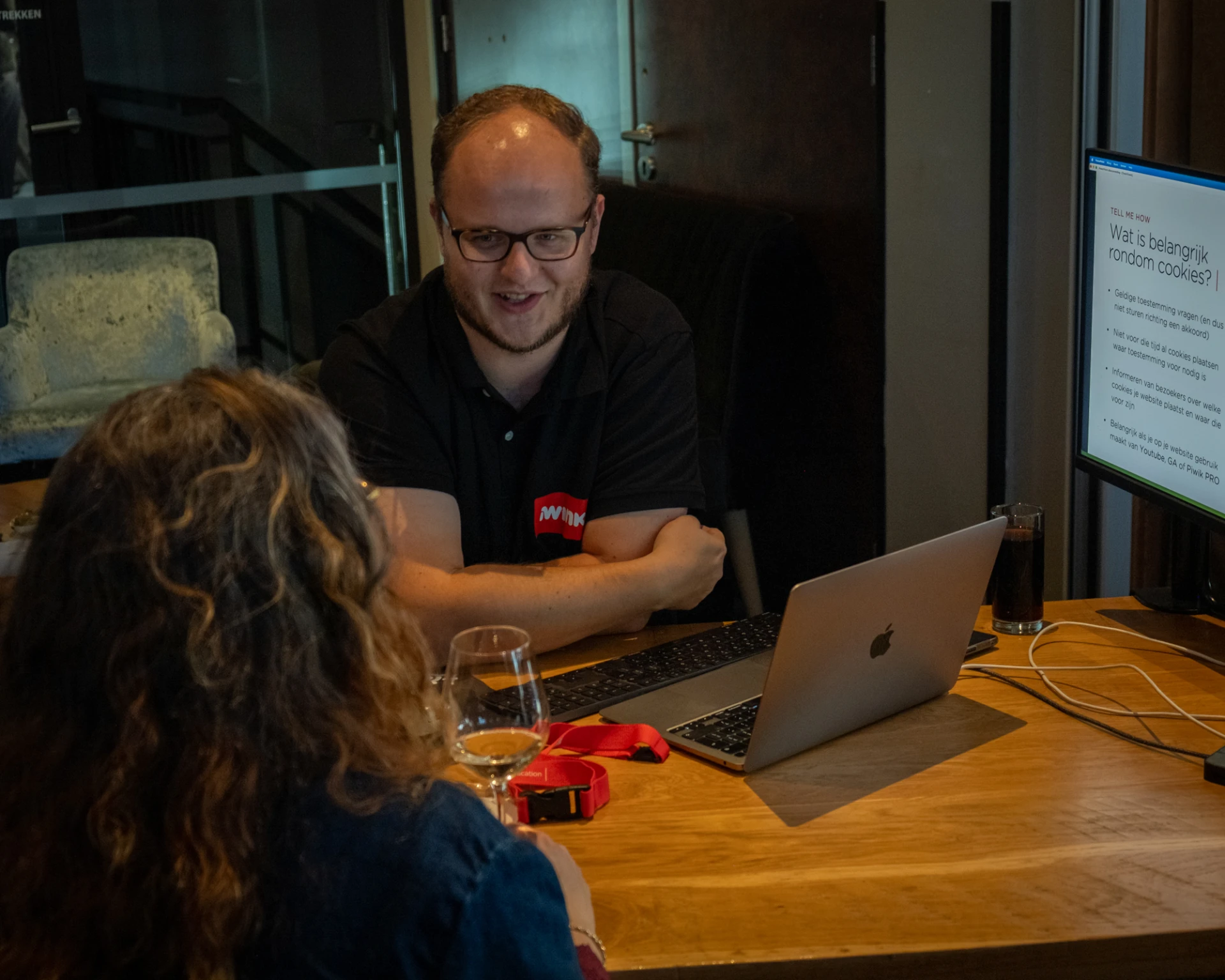 Alexander Buist op de informatiemarkt van iWInk
