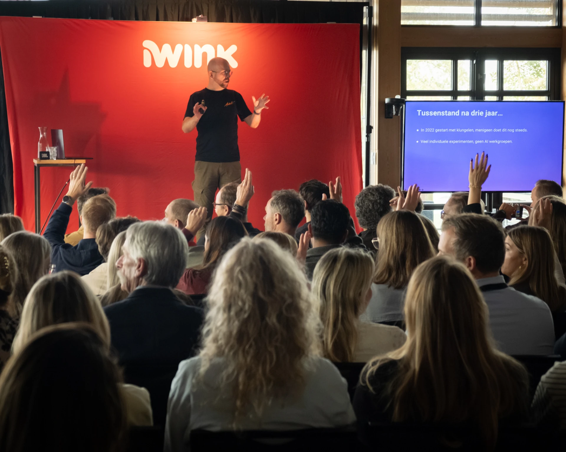 Bas Prins houdt een presentatie over AI tijdens het IDTE