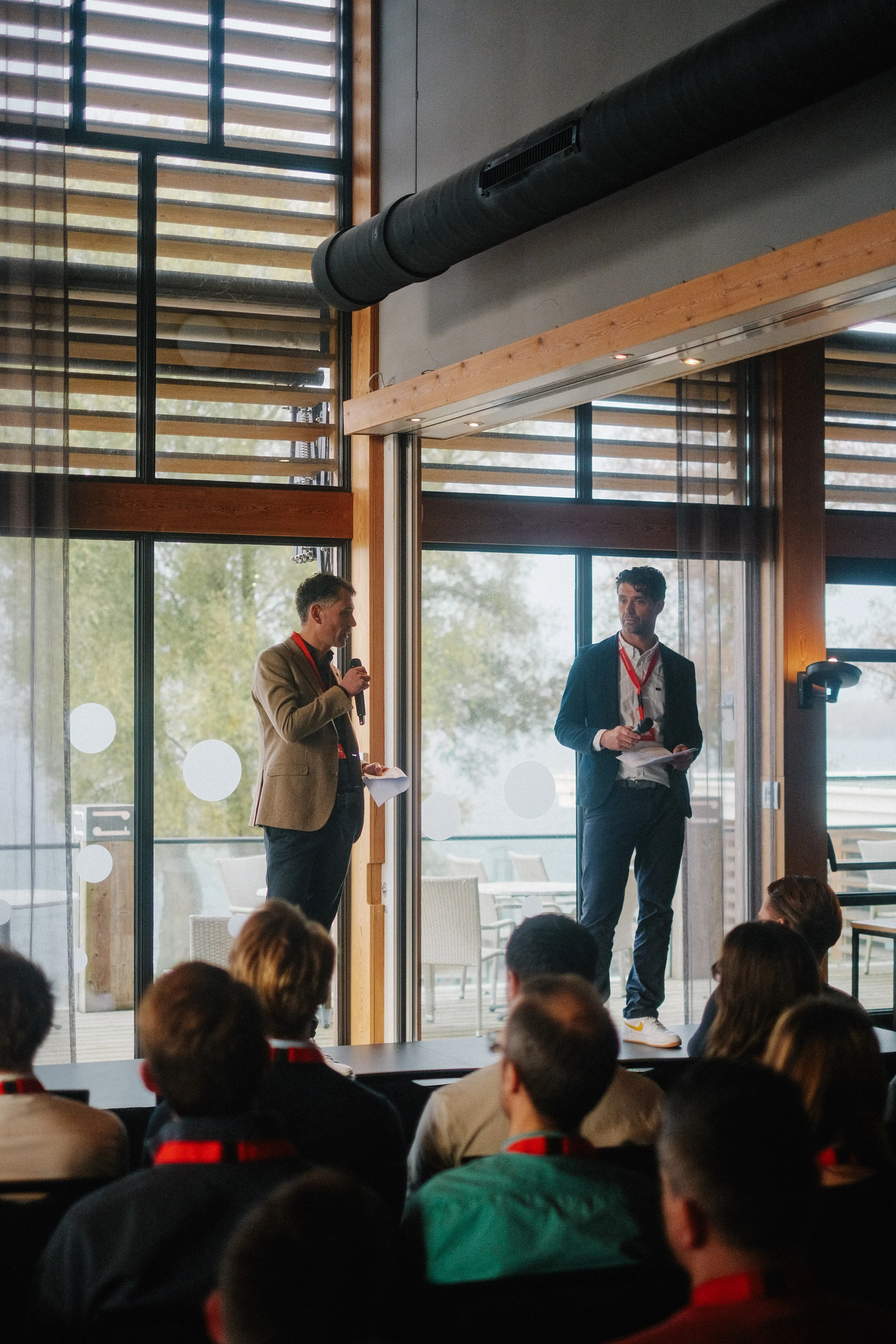 Jurriaan en Simon geven een presentatie tijdens de IDTE2024