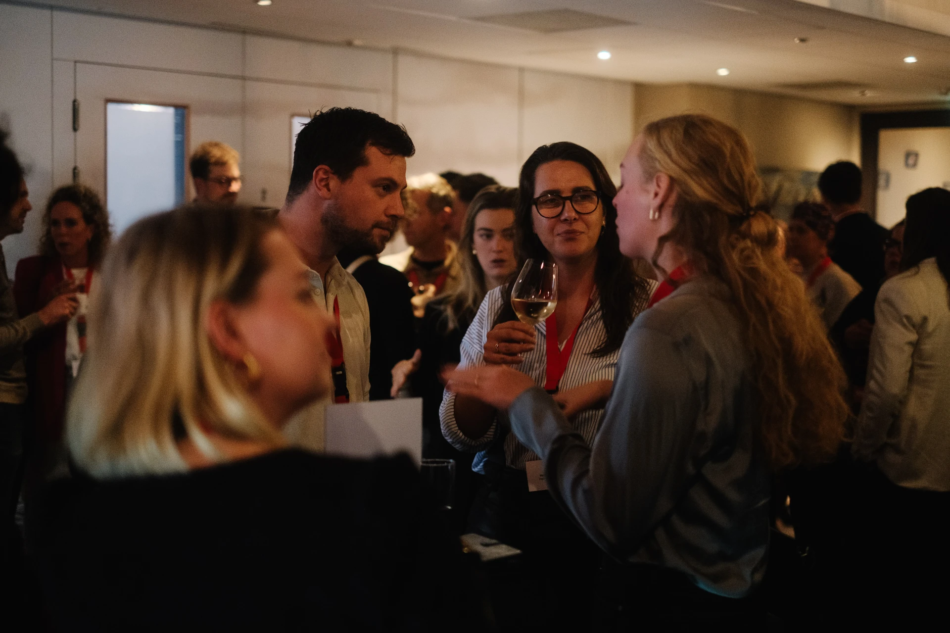 Een groep mensen in gesprek tijdens het IDTE 2024
