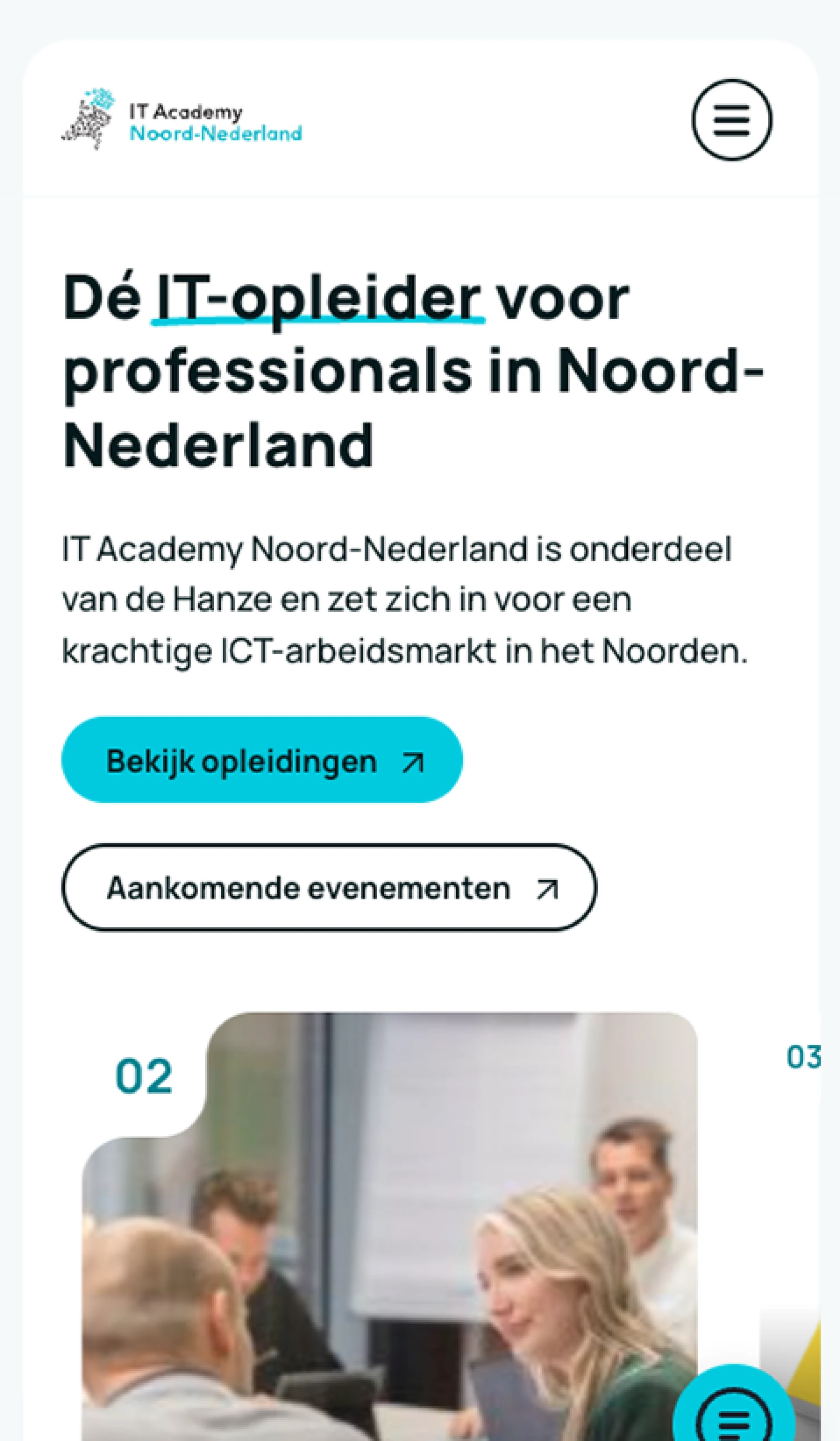 Afbeelding van een IT-opleidingswebsite met het logo van IT Academy Noord-Nederland en knoppen voor het bekijken van opleidingen en aanstaande evenementen.